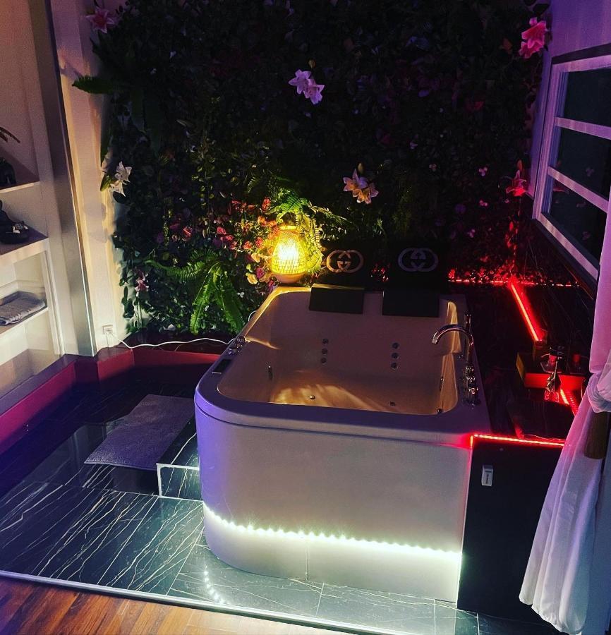 דירות פריז Jacuzzi 9Em מראה חיצוני תמונה